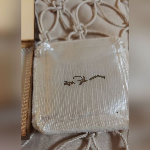 Zell Fifth Avenue Vintage Compact Powder Puff with Mirror - Picture 8 of 9